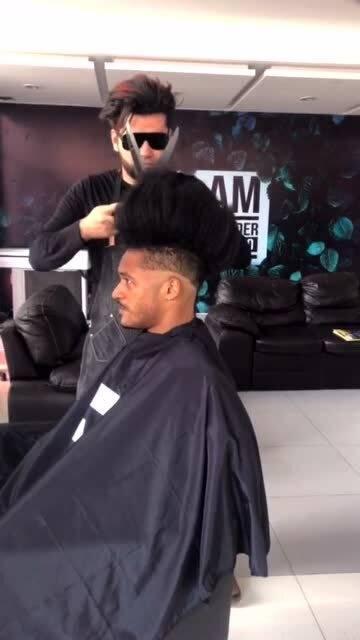 理发师,匠心独运，塑造时尚潮流的剪影大师